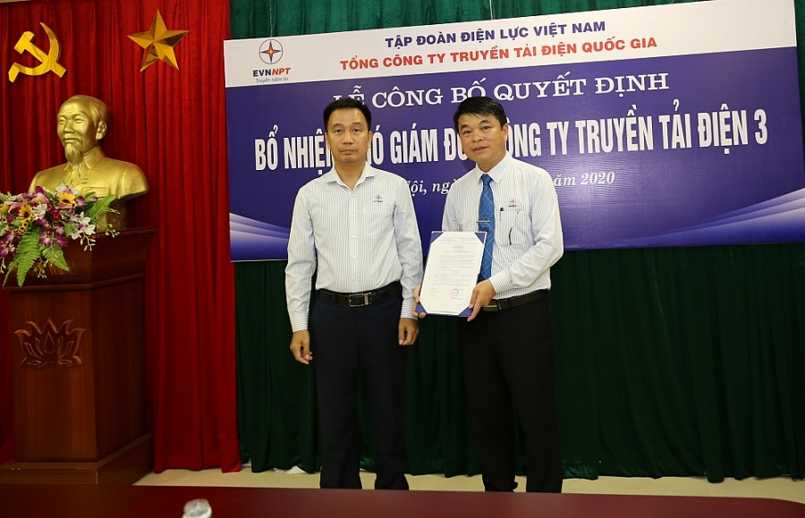 1544 3 ong tung trao qd